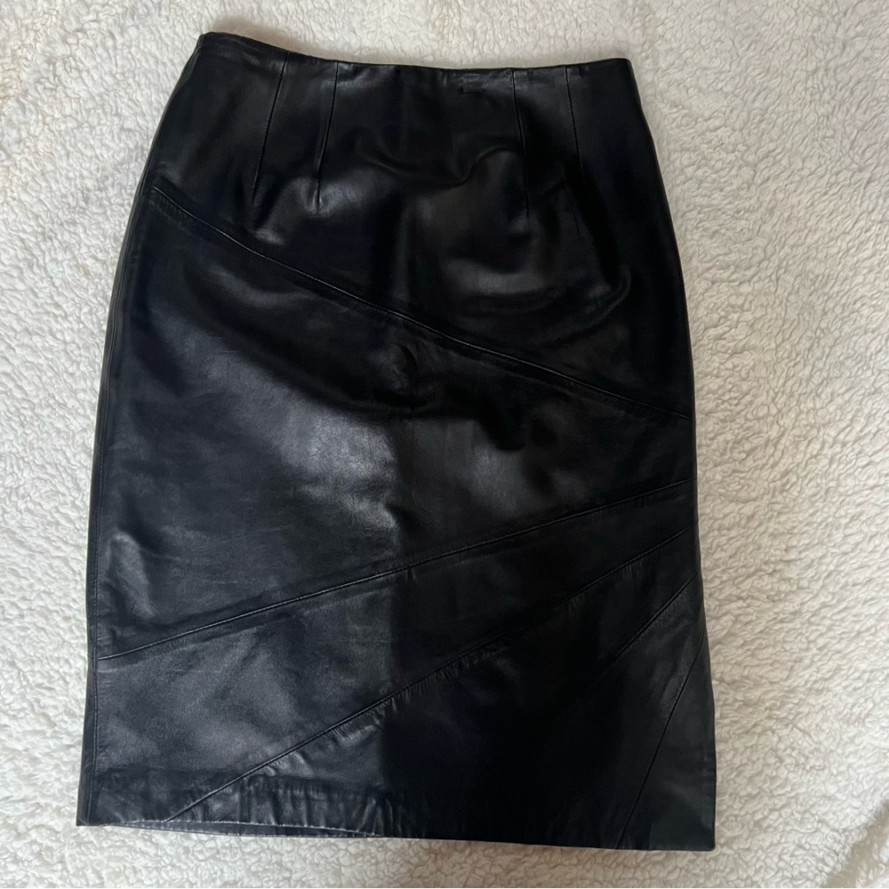 Worth Petite Women’s Genuine Leather Black Skirt Size 4 Never Worn